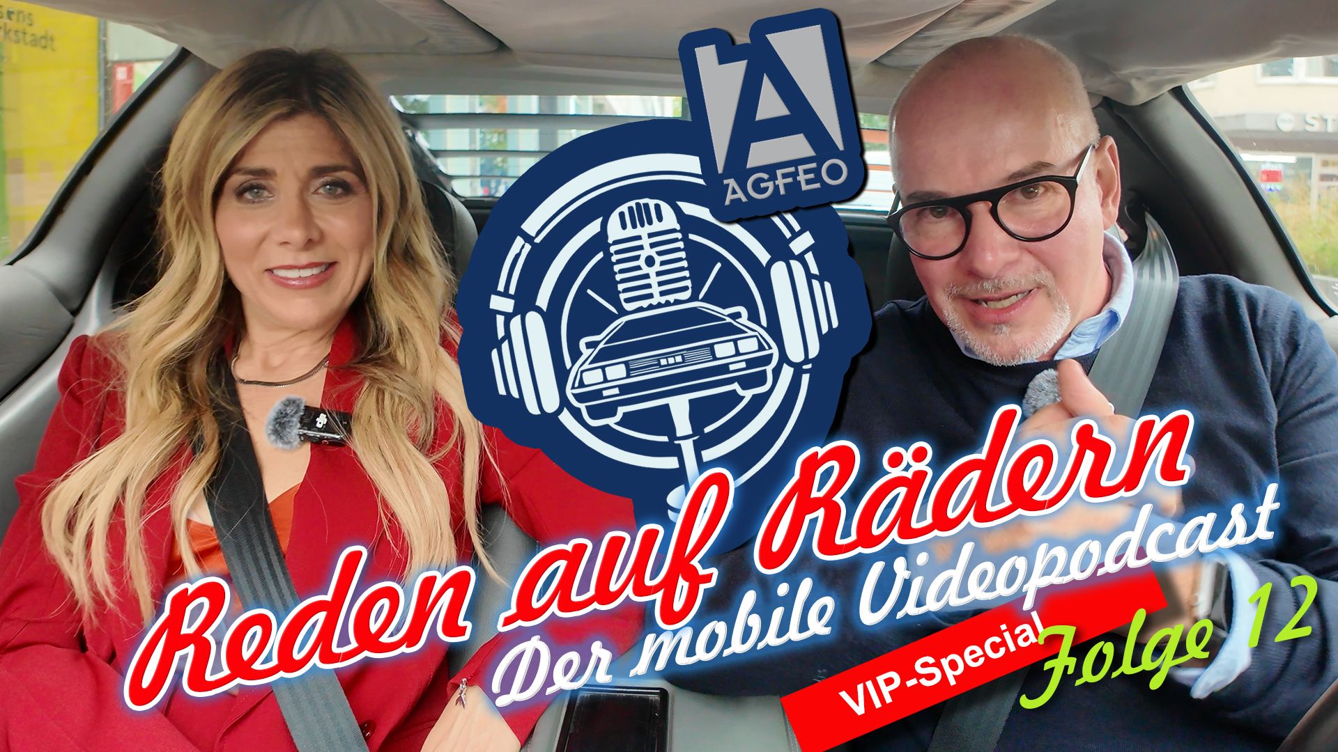 Niko Timm, AGFEO Marketingleiter, im Gespräch mit Panagiota Petridou, bekannt als energiegeladene TV-Ikone, Moderatorin, Verkaufsexpertin und Entertainerin.